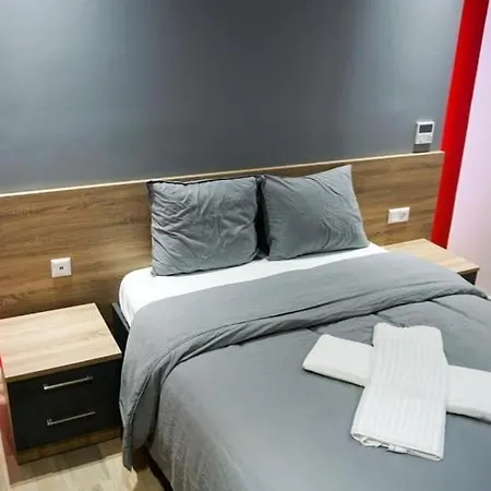 P & K Design Ltd Flats דירה *